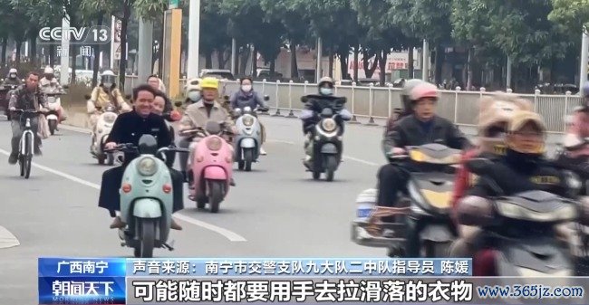 这种电动车“御寒神器”隐患多 好多东说念主齐在用